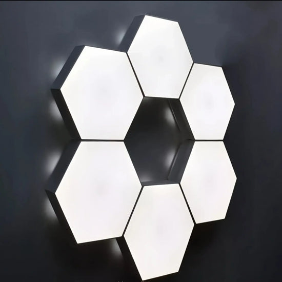 lumière blanche neutre. Fonctionnant comme veilleuses,  6 lampes murale